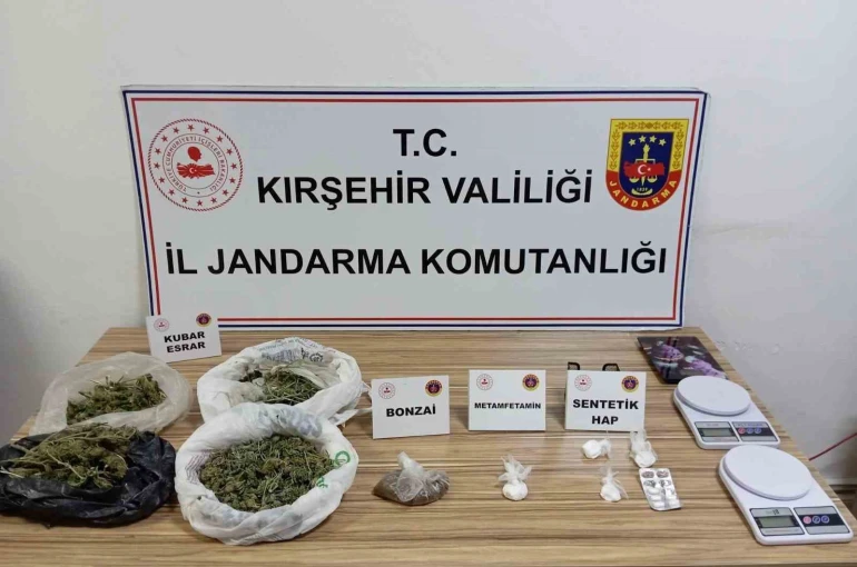 Kırşehir’de uyuşturucu tacirine suçüstü 