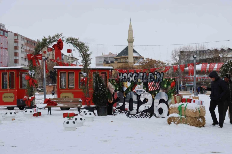 Kırşehir’de yeni yılın ilk günü meydan soğuk havaya teslim oldu 