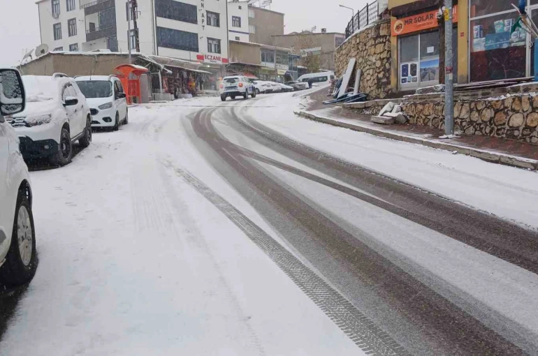 Kış lastiği tek başına yetmiyor: Sürücülere hayati uyarılar 