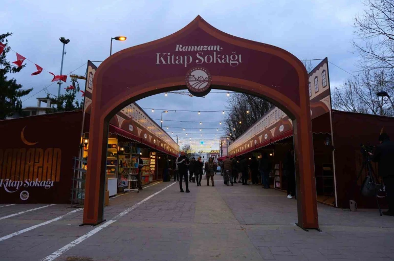 Kitap Sokağı kapılarını açtı 