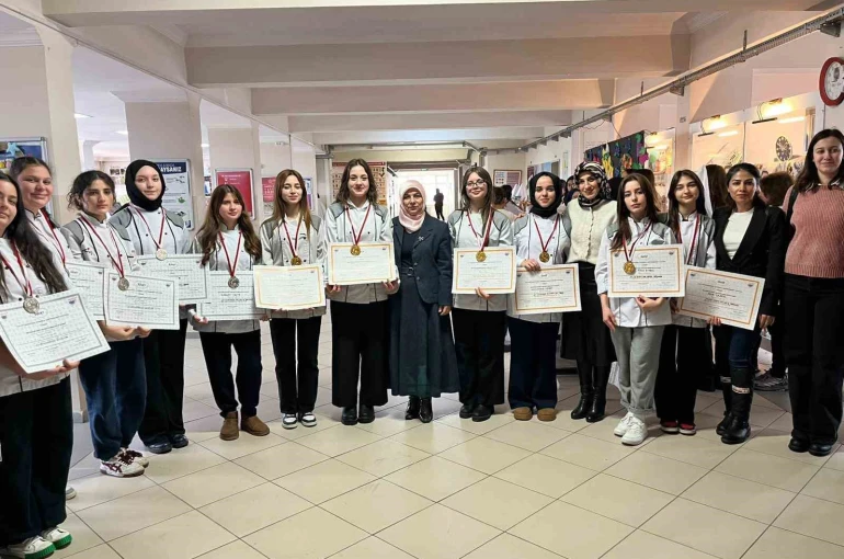 Kız öğrencilerden sağlıklı beslenme etkinliği 