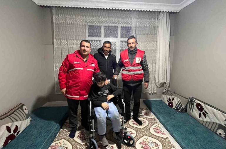 Kızılay’dan engelli bireylere tekerlekli sandalye desteği 