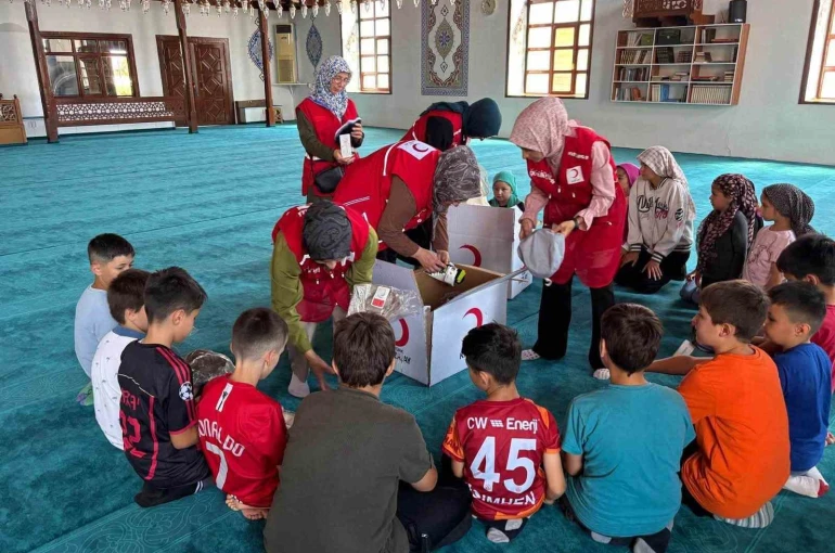 Kızılay’dan yaz Kur’an kurslarındaki çocuklara sürpriz