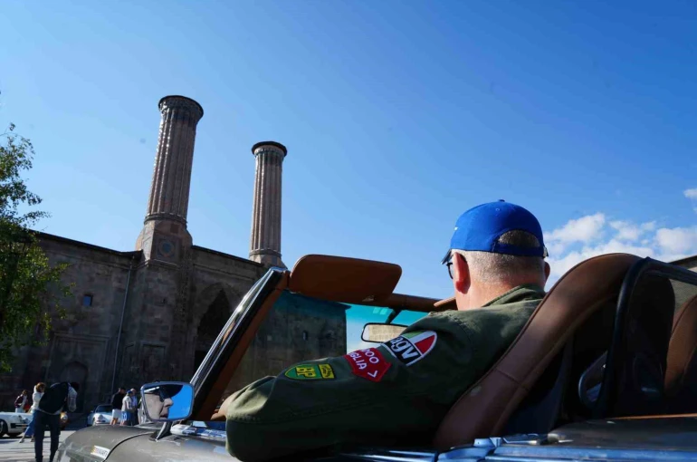 Klasik araç tutkunlarının Türkiye turu Erzurum’dan başladı