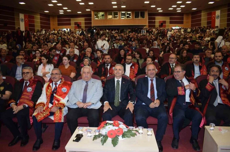 KMÜ’de 2025-2026 akademik yılı açılış töreni düzenlendi