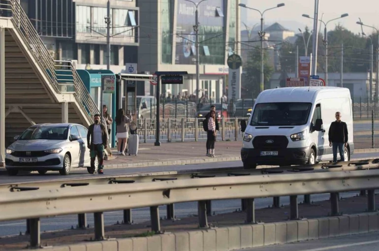 Kocaeli, Sakarya, Düzce ve Bolu’da "Ata’ya saygı" için hayat durdu 