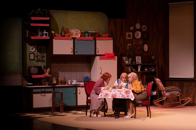 Kocaeli Şehir Tiyatroları "Üç Jokerli Konken" oyunuyla Berlin’de sahne alacak 