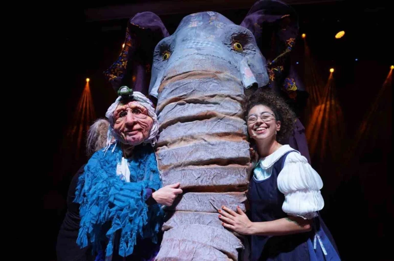 Kocaeli Şehir Tiyatrosu, ekim ayında sanatseverlerle buluşuyor 