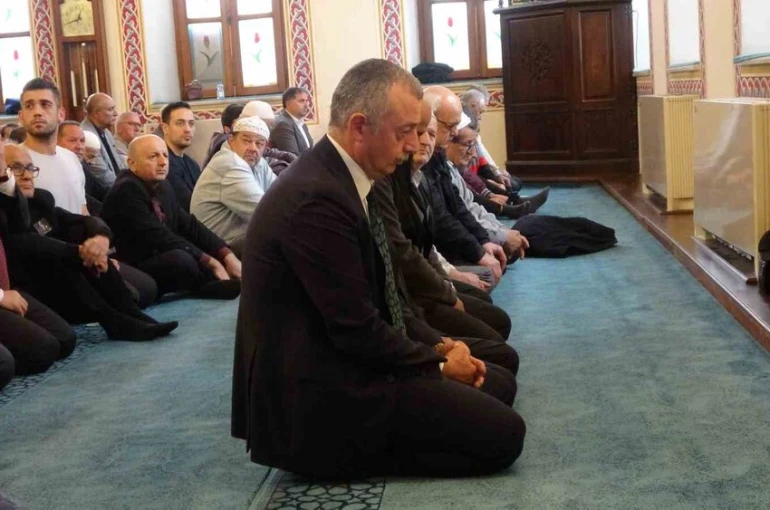 Kocaeli Valisi Aktaş, Atatürk’ün ölümünün 87. yılı için okutulan mevlide katıldı 