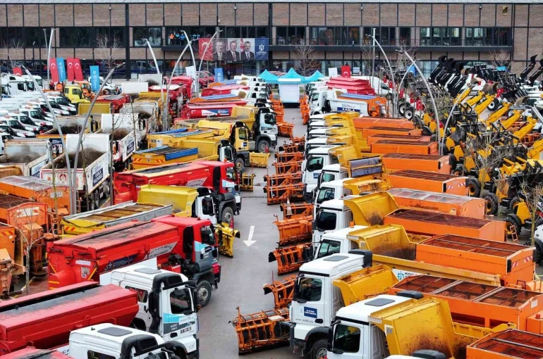 Kocaeli’de 265 milyon liralık 42 yeni iş makinesi hizmete girdi 