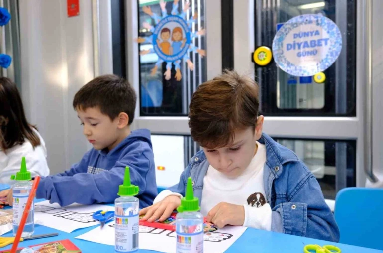 Kocaeli’de diyabetli çocuklar için tramvay süslendi