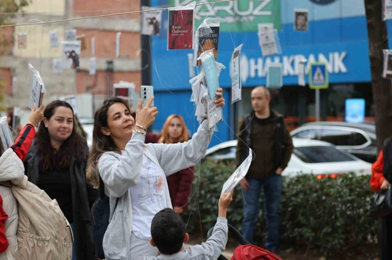 Kocaeli’de gelenek bozulmadı: Ağaçlar yine kitap açtı