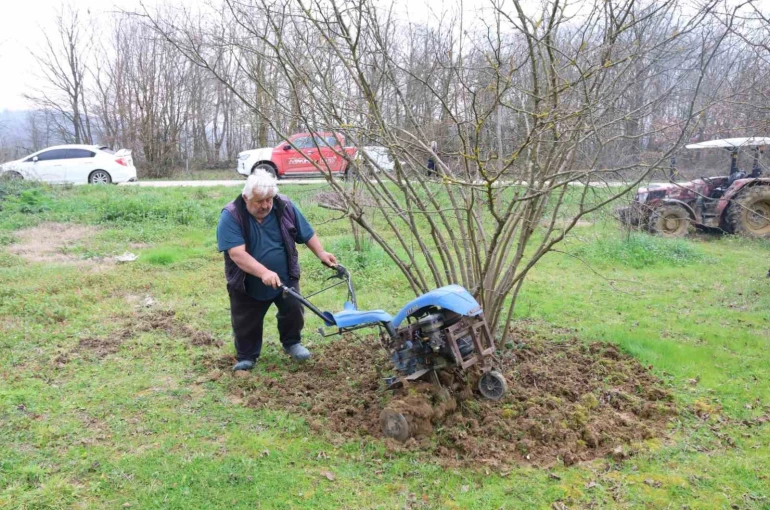 Kocaeli’de hibeli gübrelerini alan çiftçiler tarlada mesaiye başladı 