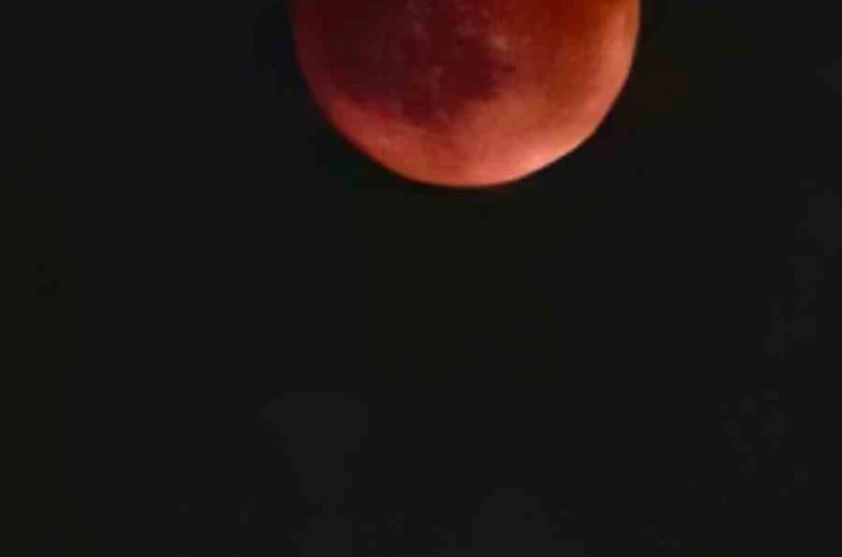 Kocaeli’de ’Kanlı ay’ tutulması ilgi ile izlendi 