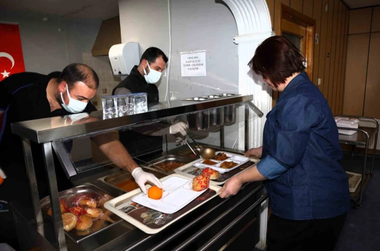 Kocaeli’de tedavi gören misafirlere ücretsiz konaklama ve yemek imkanı 