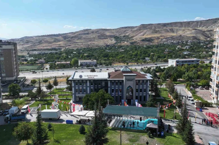 Kocasinan İlçe Halk Kütüphanesi’ne coşkulu açılış 