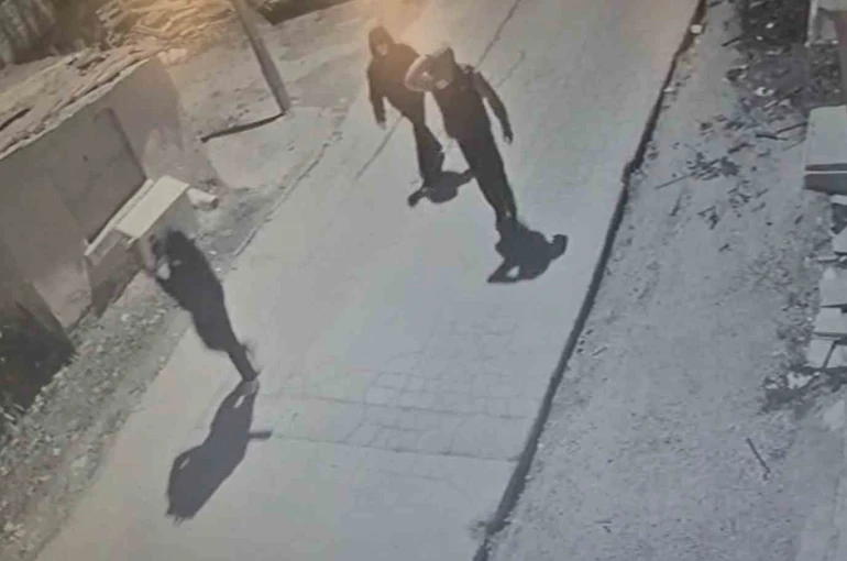 Kombi çalan 5 şüpheliden 4’ü tutuklandı