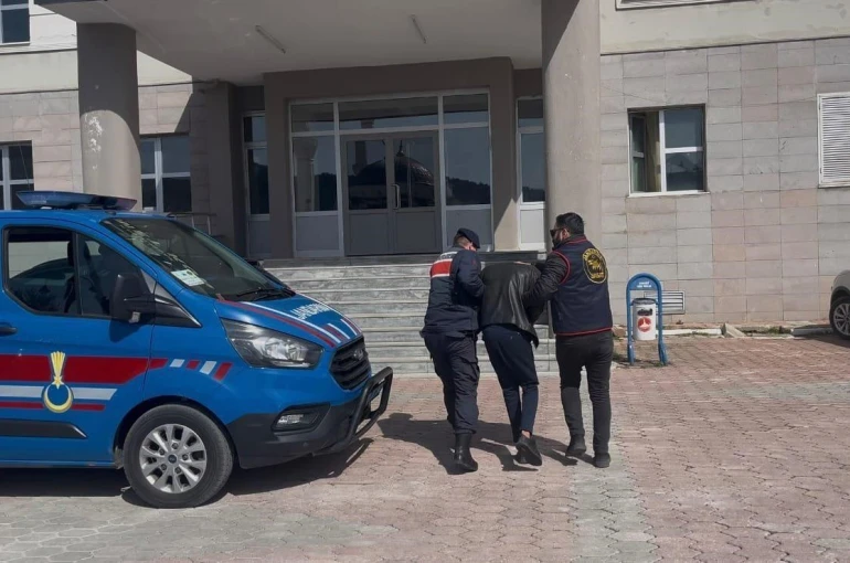 Komiserim yalanıyla 1 milyon TL dolandıran 2 şüpheli tutuklandı 