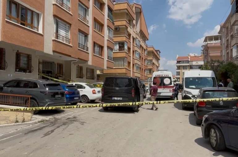 Komşusu tarafından öldürülen adamın arkadaşı: "Saldırganın önceden de olaylar çıkardığını ve apartmandaki kişilerle problem yaşadığını duymuştum"
