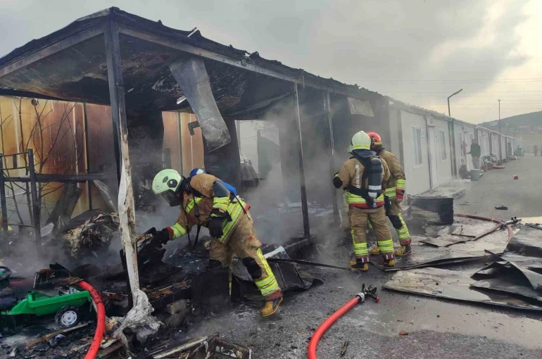 Konteynerde çıkan yangın söndürüldü