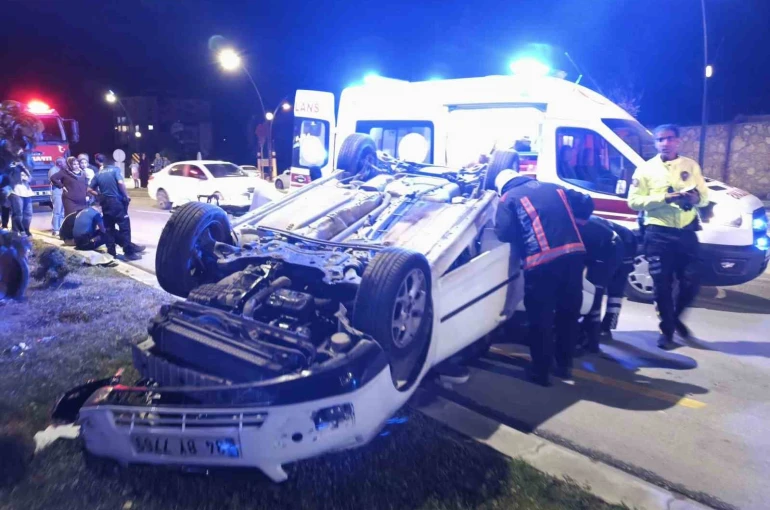 Kontrolden çıkan araç ters döndü: 2 yaralı 