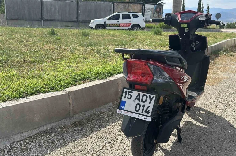 Kontrolden çıkan motosiklet devrildi, sürücü yaralandı 