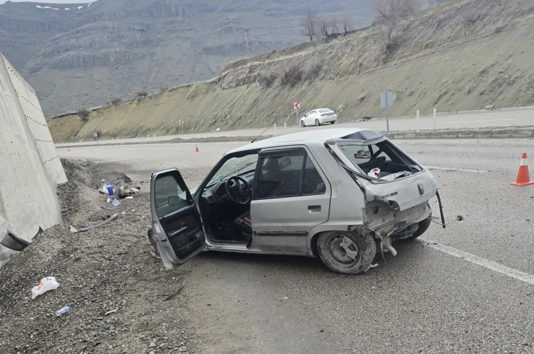 Kontrolden çıkan otomobil istinat duvarına çarptı: 1 yaralı 