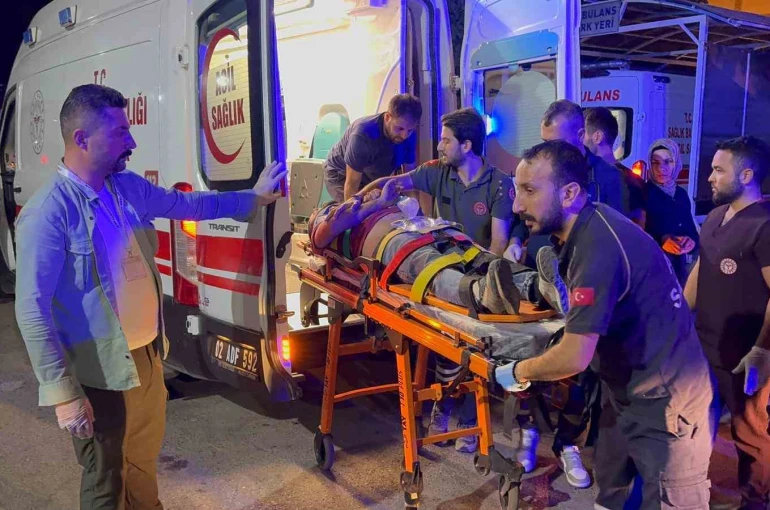 Kontrolden çıkan otomobil şarampole yuvarlandı: 2 ağır yaralı