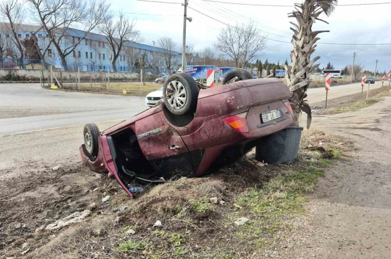 Kontrolden çıkan otomobil takla attı