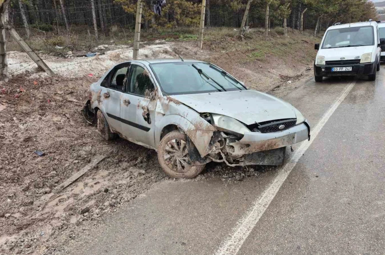 Kontrolden çıkan otomobil yol kenarına savruldu: 3 yaralı