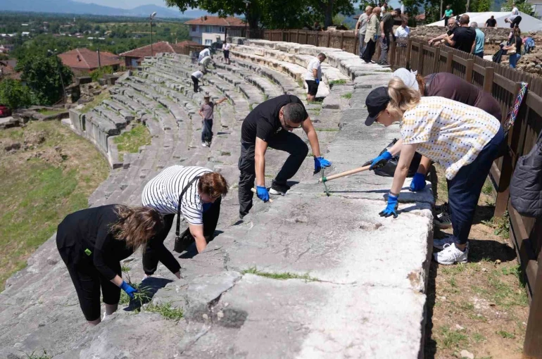 Konuralp Antik Tiyatro restorasyona hazırlanıyor 