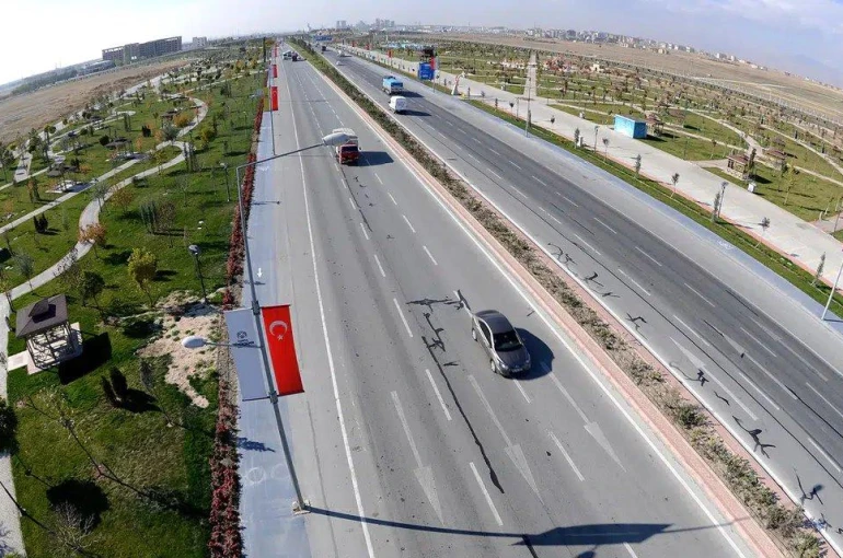 Konya-Ankara yolu trafiğe kapatıldı