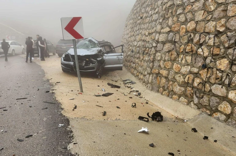 Konya-Antalya karayolunda yaşanan feci kazada 1 kişi öldü, 3 kişi de yaralandı