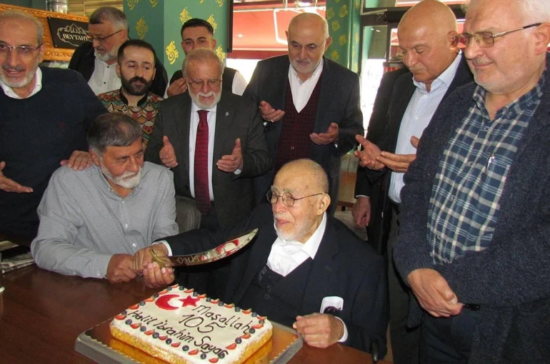 Konya asırlık çınarını kaybetti