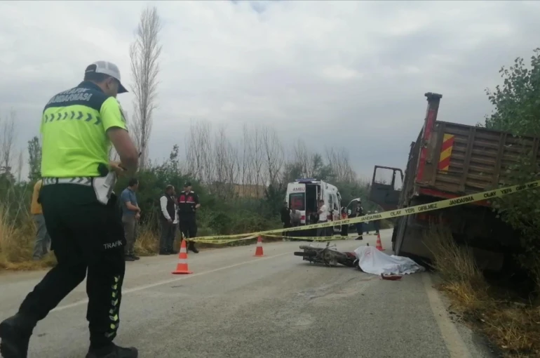 Konya belediyesinin kamyonu Isparta'da kazaya karıştı