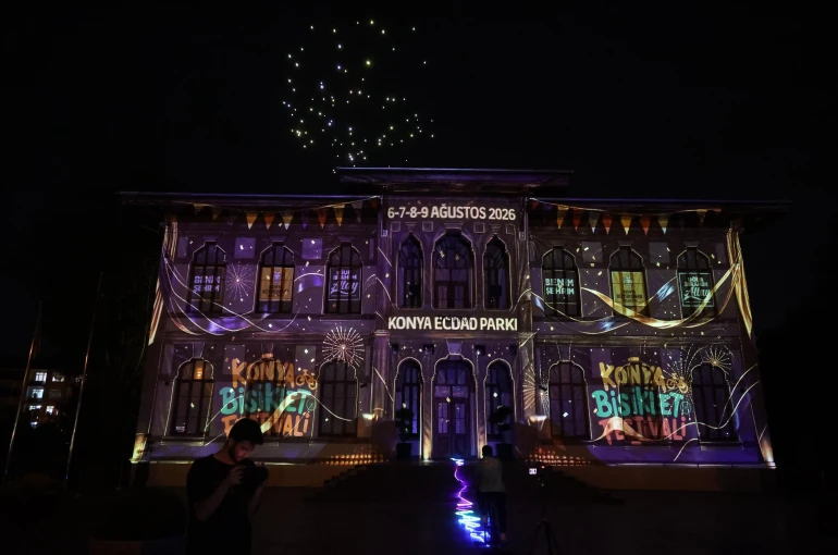 “Konya Bisiklet Festivali” için mapping ve drone gösterisi yapıldı