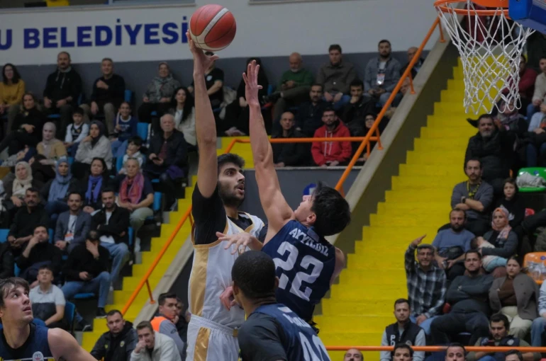 Konya Büyükşehir Basketbol evinde şov yaptı!