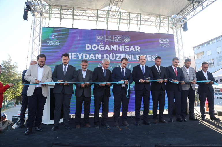 Konya Büyükşehir Belediyesi tarafından yapımı tamamlanan Doğanhisar Meydan Düzenleme Projesi’nin açılışı gerçekleştirildi.
