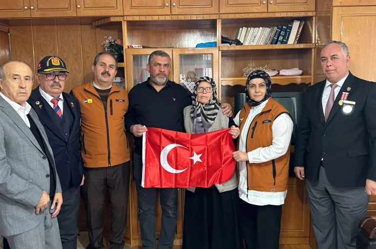 Konya Büyükşehir Öğretmenler Günü’nde Şehit Öğretmenleri Unutmadı