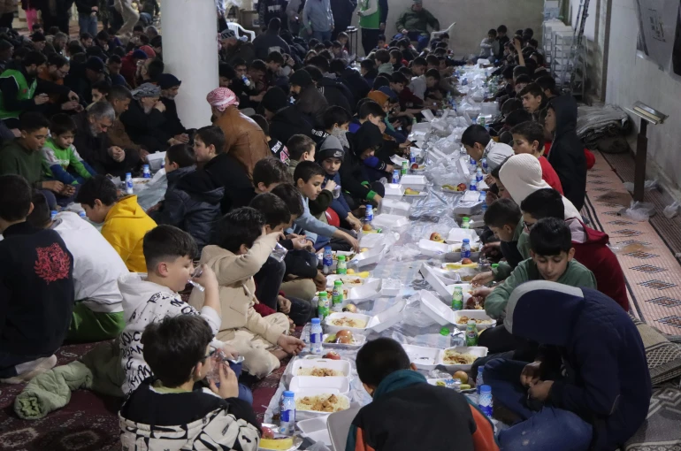 Konya Büyükşehir, Suriye'de iftar sofraları kuruyor