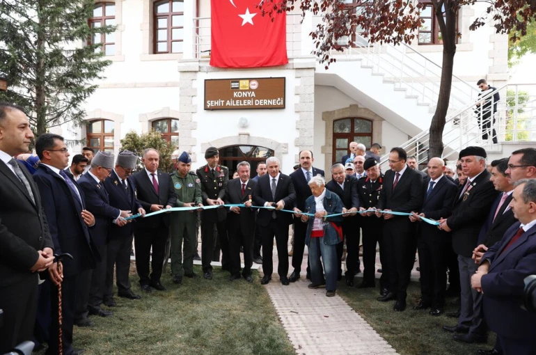 Konya Büyükşehir tarafından yenilenen Şehit Aileleri Derneği binasının açılışı dualarla yapıldı