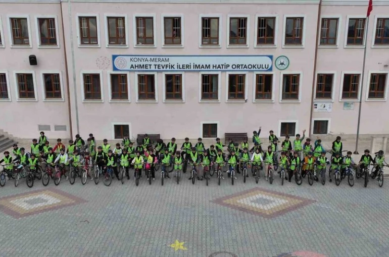 Konya Büyükşehir’in "Güvenli Okul Yolları Projesi" sonrası okula bisikletle giden öğrenci sayısı artıyor 