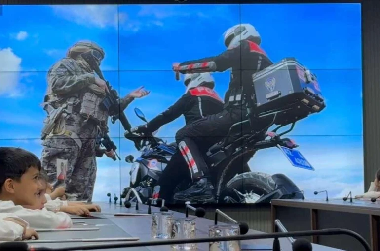 Konya’da 23 Nisan coşkusu! Emniyet kapılarını çocuklara açtı