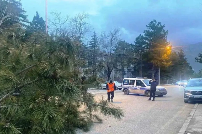 Konya’da bir ilçeye fırtına tatili geldi