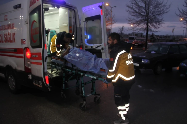 Konya'da kamyonet şarampole devrildi: 4 yaralı