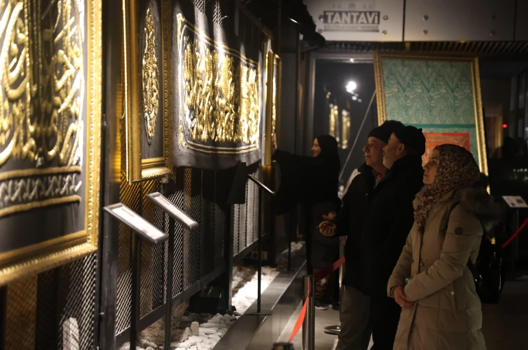 Konya'da Mukaddes Emanetler sergisine yoğun ilgi