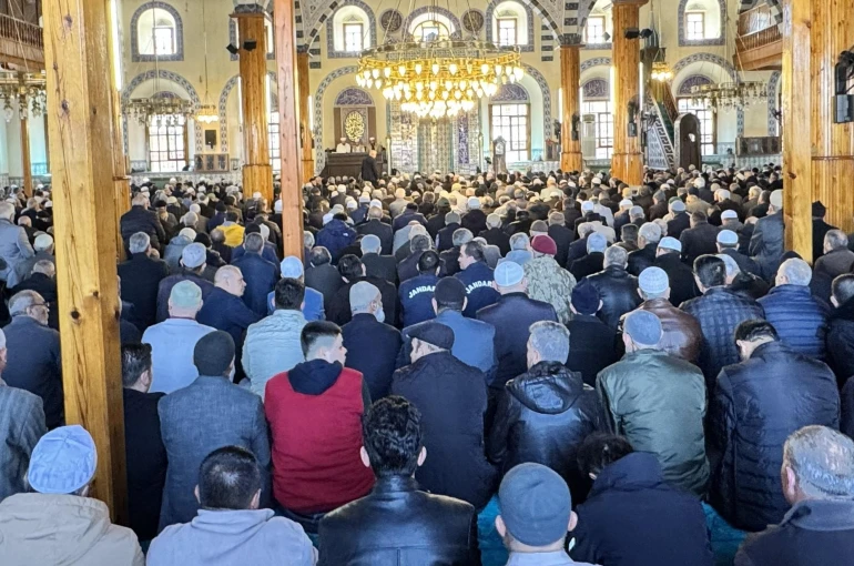 Konya'da Ramazan ayının son cuma namazı kılındı
