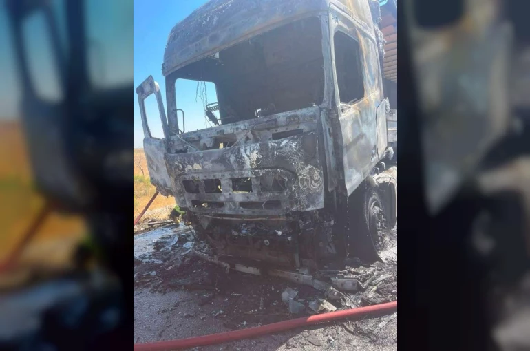 Konya’da TIR yangını! Alevler çekicinin tamamını sardı
