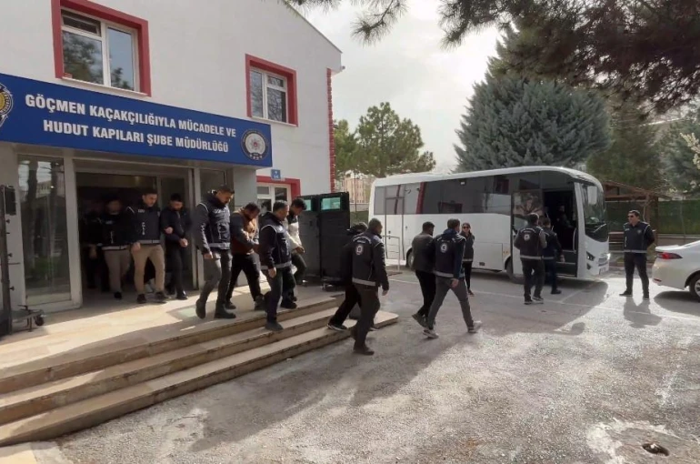 Konya merkezli göçmen kaçakçılığı operasyonu: 10 tutuklama