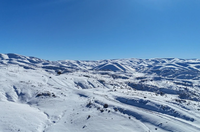 Konya'nın çatısında kar yağışı yüzleri güldürdü